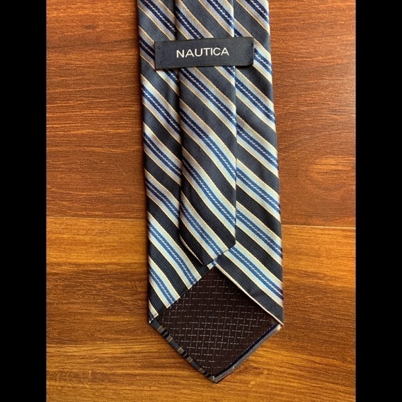 🍁SALE🍁NAUTICA Striped Blue White  Silk  Repp Necktie - Picture 3 of 8